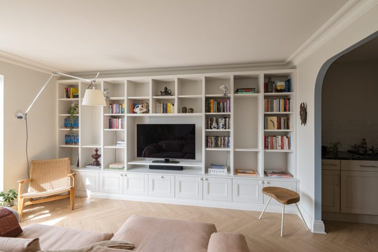 TV Cabinet Designs with Built-In Shelves and Storage Solutions